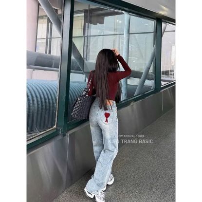 Ảnh của Quần jean thêu túi trái tim