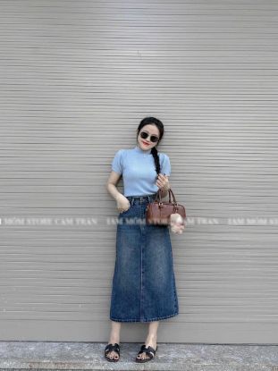 Ảnh của Chân váy jean xanh rách túi xẻ sau