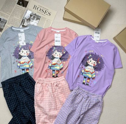Ảnh của Set bộ cô gái tóc xù mix quần kẻ