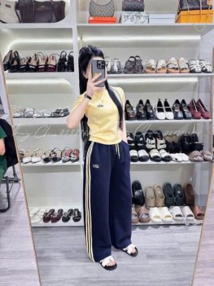 Ảnh của Set áo vàng alo quần suông màu đen