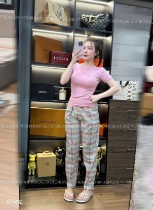 Ảnh của Set áo hồng trơn mix quần kẻ