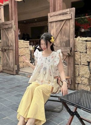 Ảnh của Set áo tay cánh tiên mix quần vàng