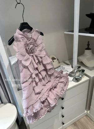 Ảnh của Váy bèo tầng đính hoa ngực