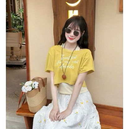 Ảnh của Áo phông vàng chữ lệch vai mix áo yếm