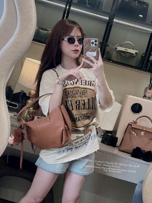 Ảnh của Set áo be chữ mix quần jean