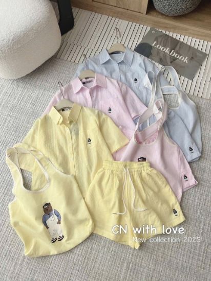 Ảnh của Set bộ sơ mi kẻ thêu gấu kèm túi