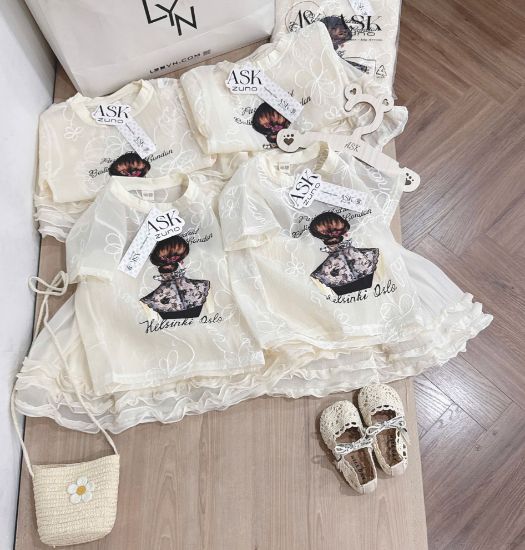 Ảnh của Set áo ren mixx chân váy bèo